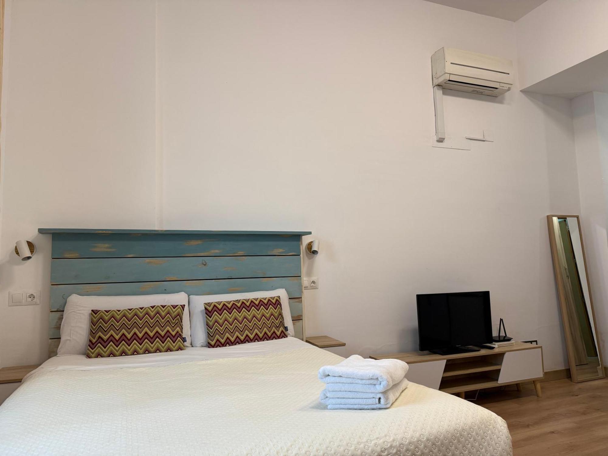 Lovely Studio In The Heart Of Malaga Free Swimming Pool Exterior photo