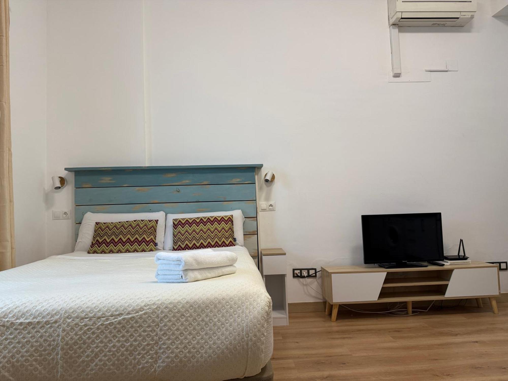 Lovely Studio In The Heart Of Malaga Free Swimming Pool Exterior photo